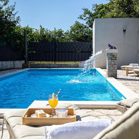 House Edvard Ferienhaus *